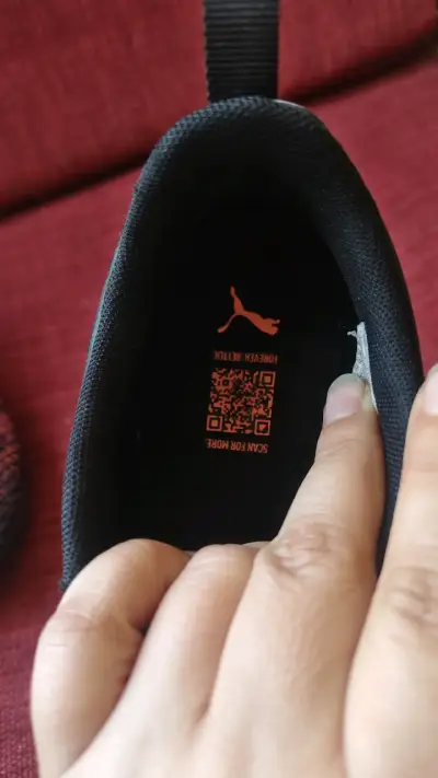 Botines de fútbol negros con diseño - miniatura 4