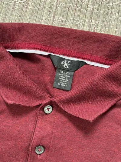 Polera polo calvin klein burdeo hombre - miniatura 2
