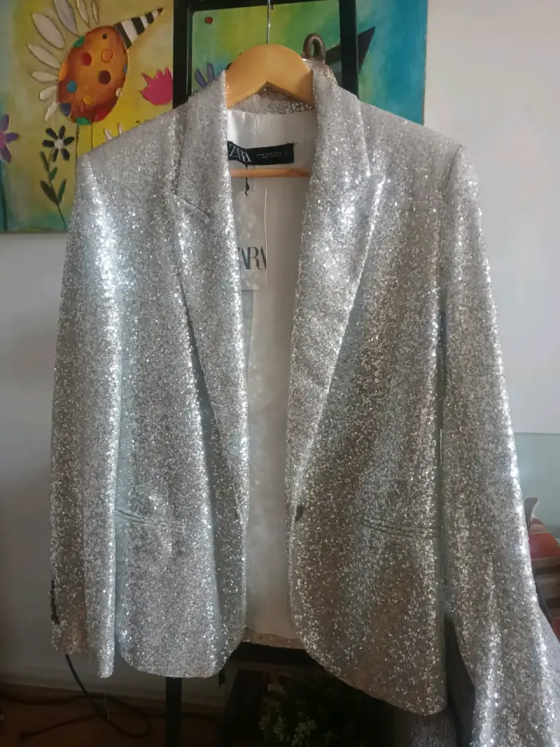 Blazer plateado con lentejuelas