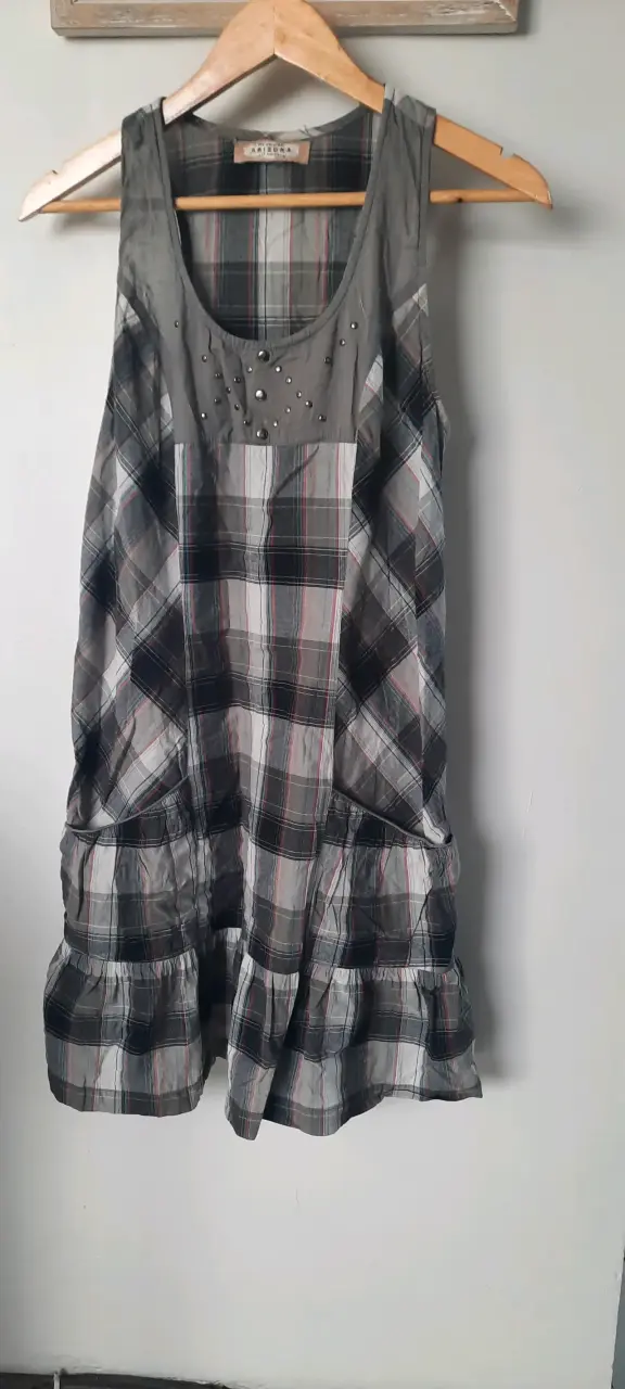 Vestido escocés con apliques talla S - 1