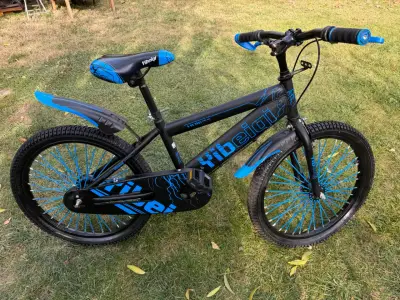Bicicleta infantil negra y azul - miniatura 1