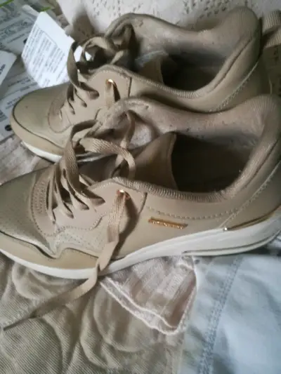 Zapatillas beige con cordones - miniatura 1