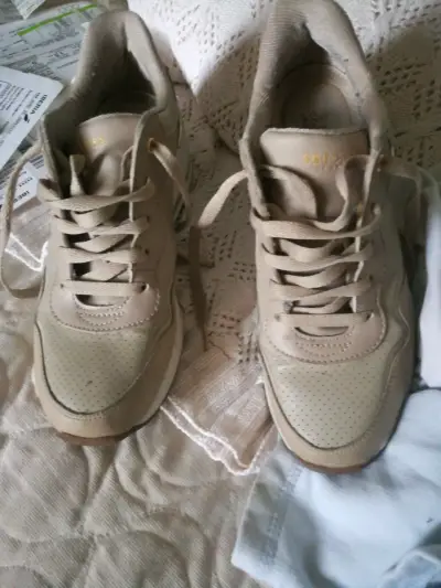 Zapatillas beige con cordones - miniatura 2