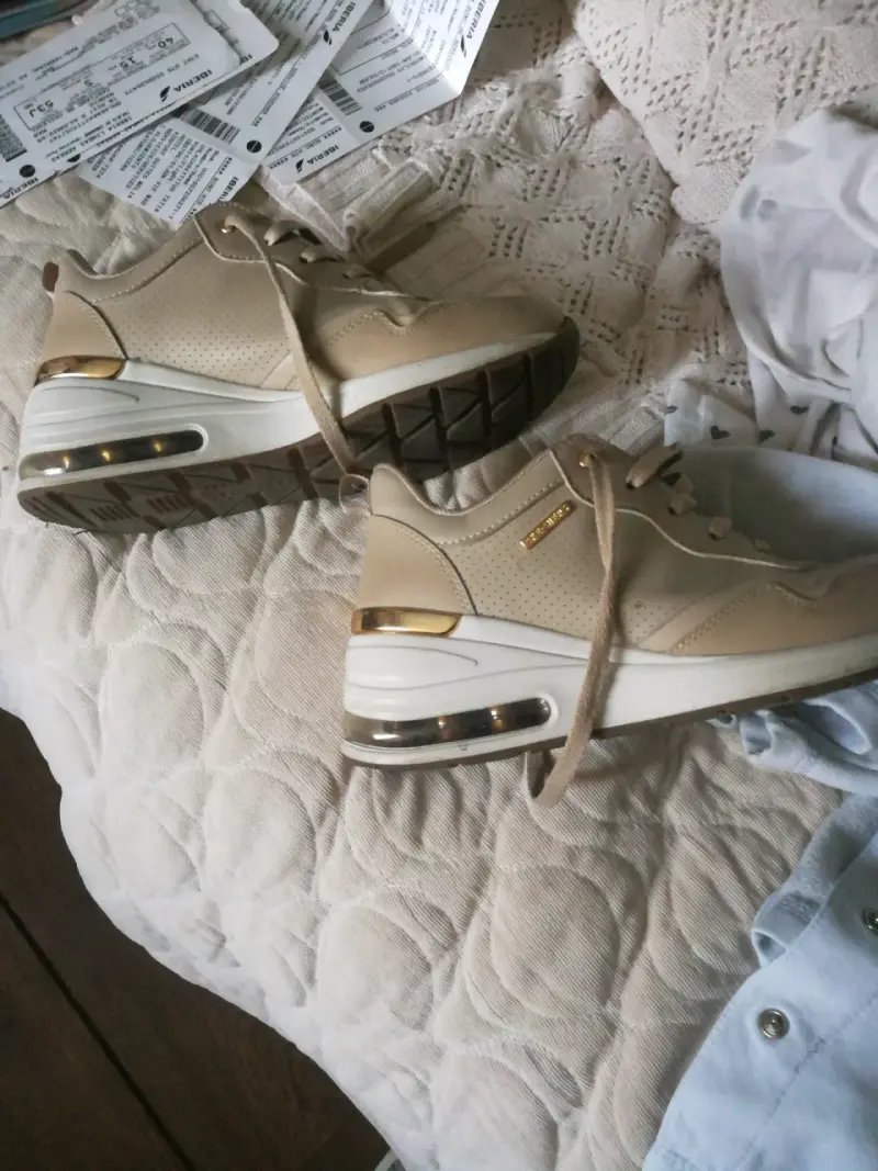 Zapatillas beige con cordones - 4