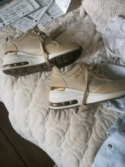 Zapatillas beige con cordones - miniatura 4