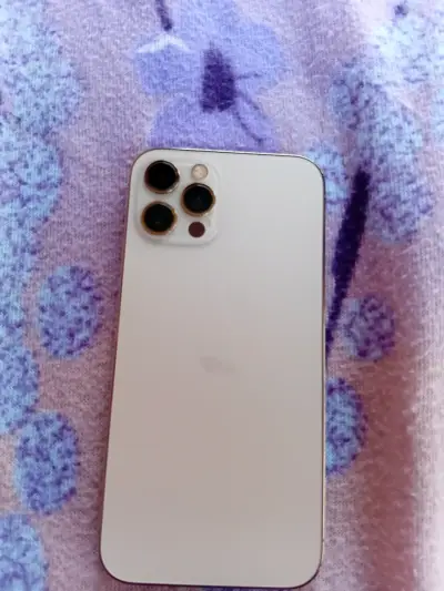 Smartphone blanco de lujo - miniatura 1