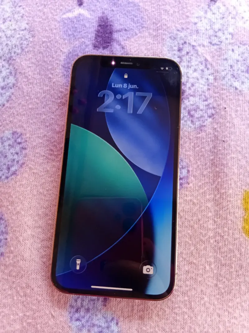 Smartphone blanco de lujo - 2
