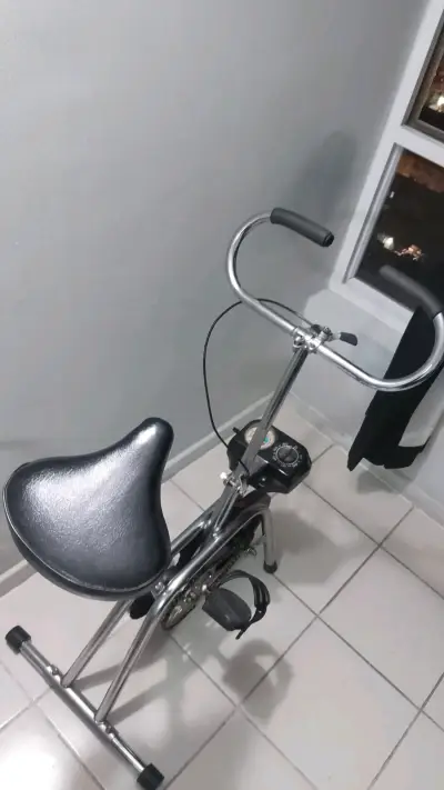 Bicicleta 🚲 de ejercicios - miniatura 1