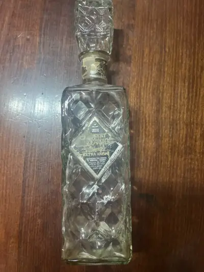 Botella de vidrio tallado vintage - miniatura 1