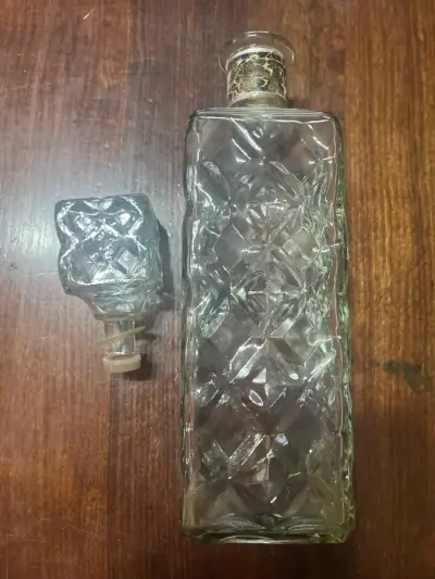 Botella de vidrio tallado vintage - miniatura 2