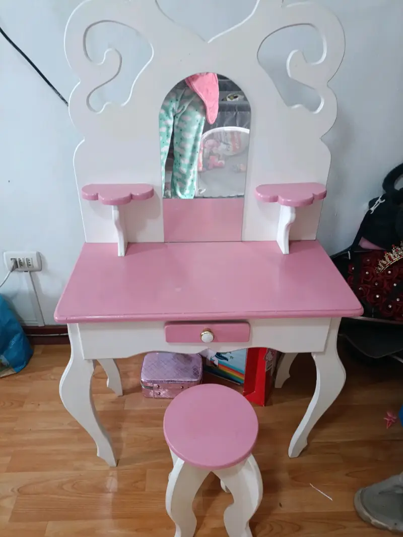 Tocador infantil blanco y rosado - 2