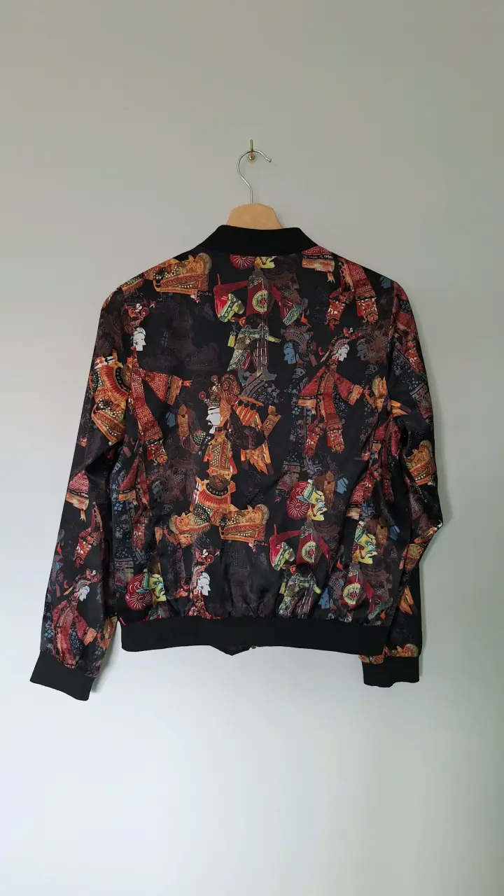 Chaqueta bomber estampada oscura - 2