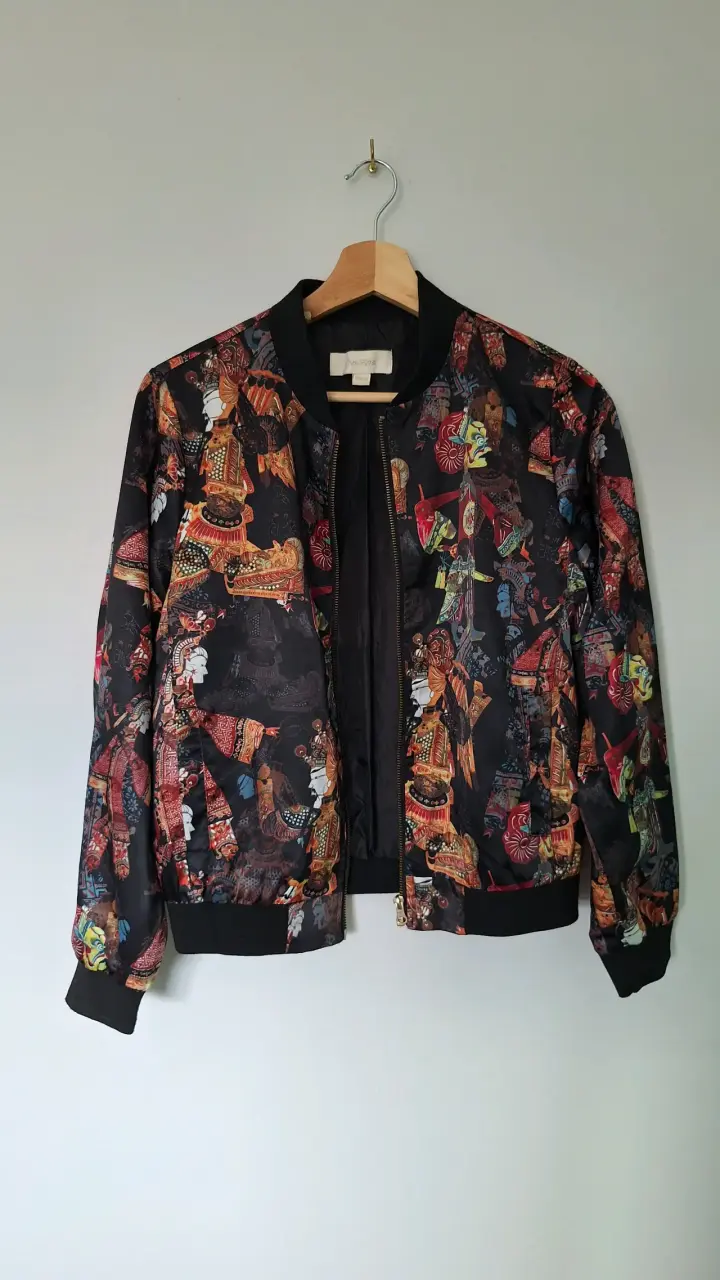 Chaqueta bomber estampada oscura - 5