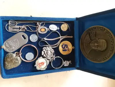 Colección de medallas y llaveros - miniatura 1