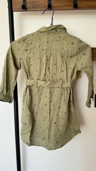 Vestido verde estilo camisero - miniatura 3