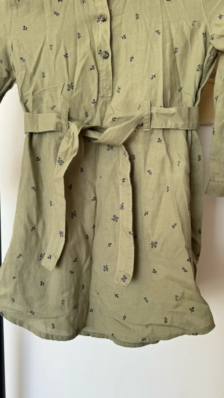 Vestido verde estilo camisero - 4