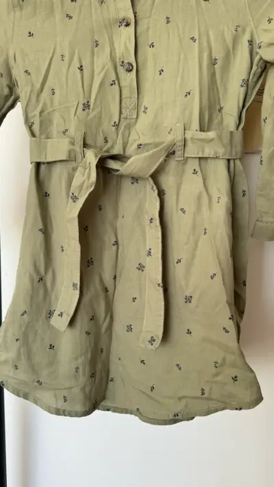 Vestido verde estilo camisero - miniatura 4