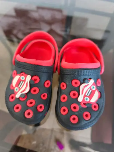 Sandalias infantiles y zapatillas - miniatura 2