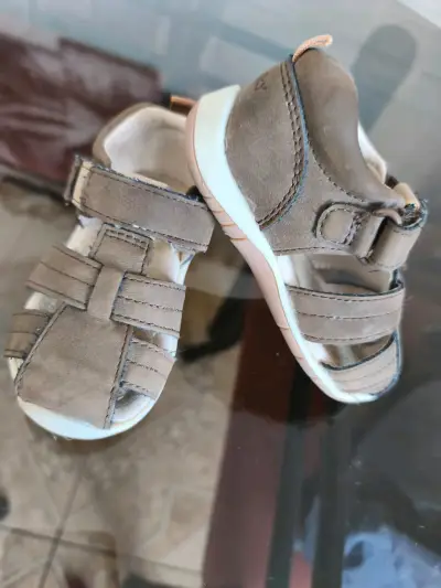 Sandalias infantiles y zapatillas - miniatura 3