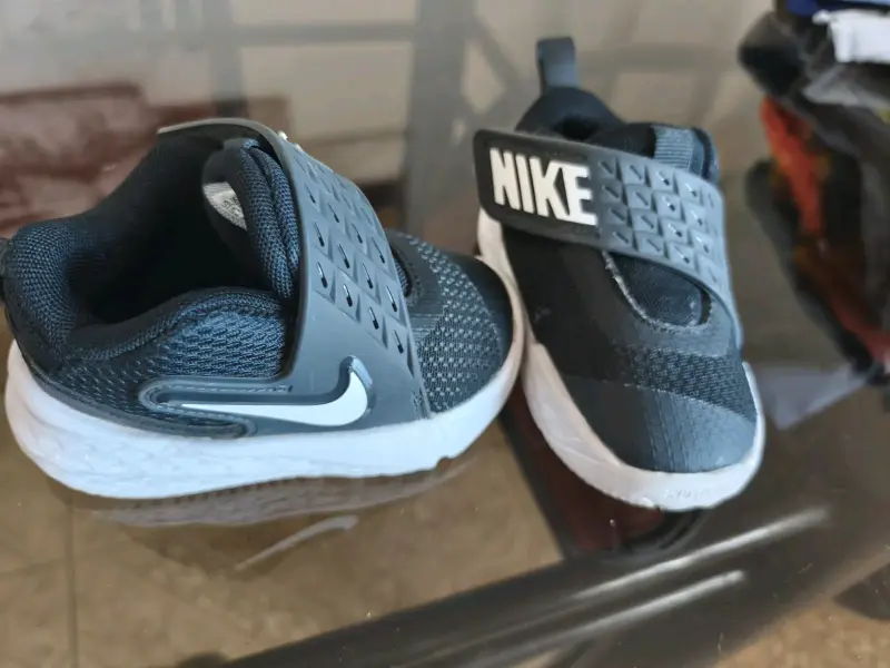 Sandalias infantiles y zapatillas - 4