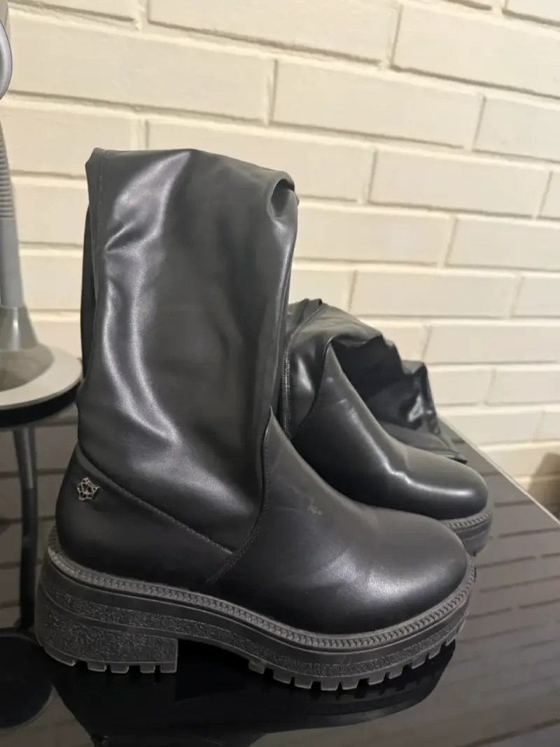 Botas negras con plataforma - 4