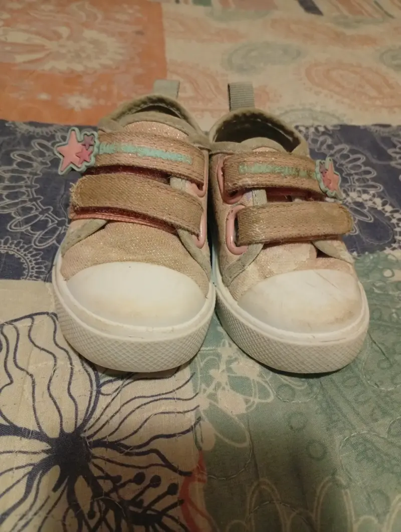 Zapatillas de niña beige con velcro - 1