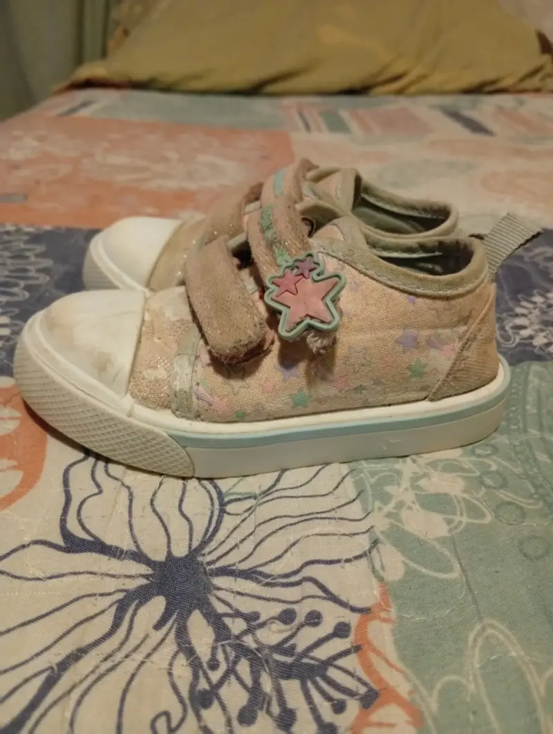 Zapatillas de niña beige con velcro - 2