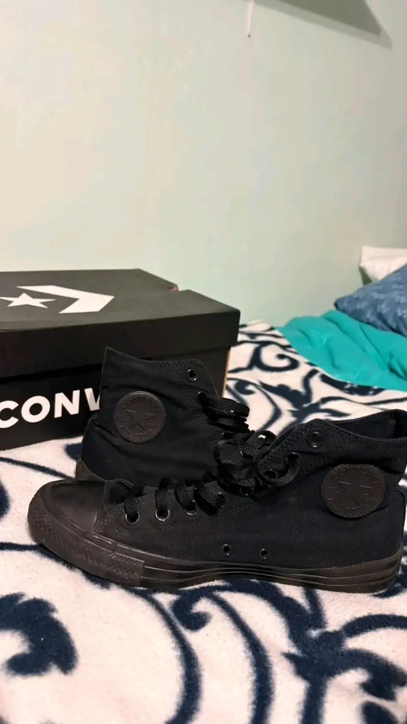 Zapatillas negras Converse altas - 1