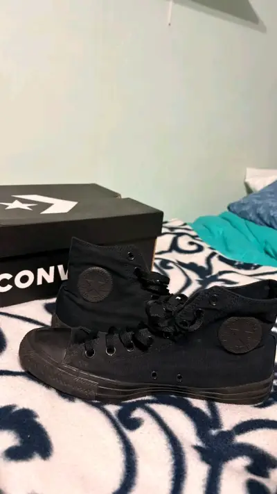 Zapatillas negras Converse altas - miniatura 1
