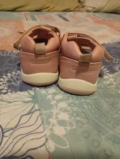 Sandalias rosadas bebé con flores - miniatura 2