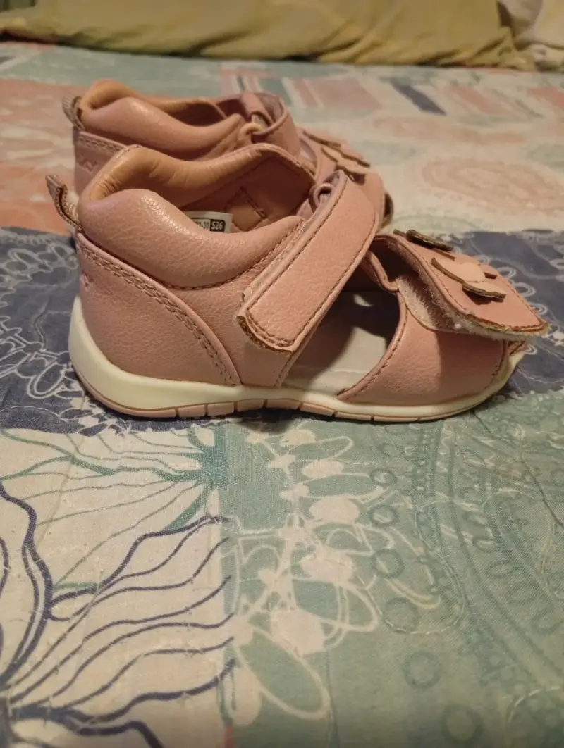 Sandalias rosadas bebé con flores - 3