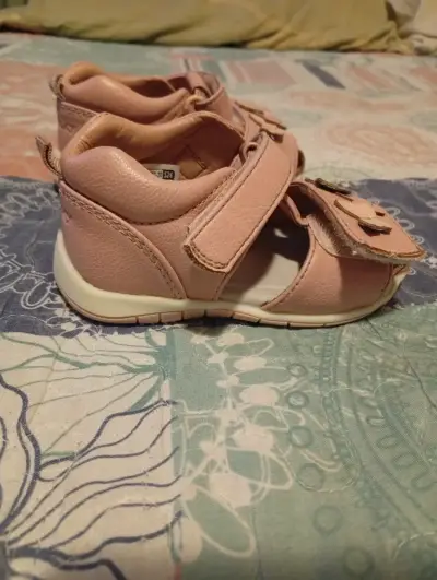 Sandalias rosadas bebé con flores - miniatura 3