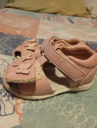 Sandalias rosadas bebé con flores - miniatura 4