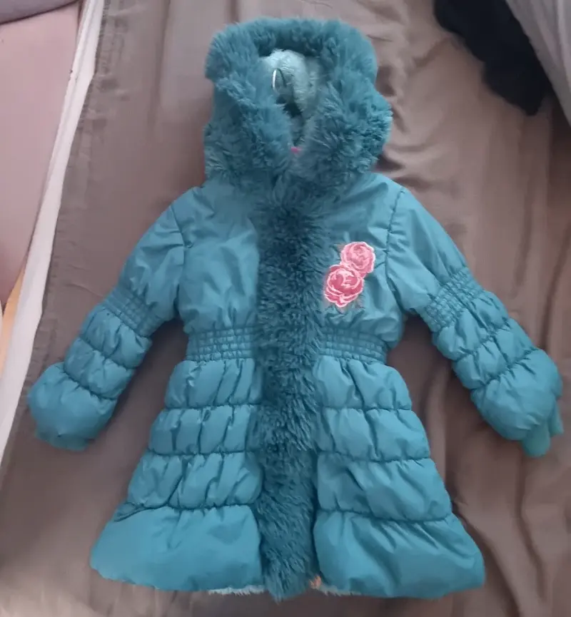 Abrigo infantil verde con capucha talla 3 marca Li - 1