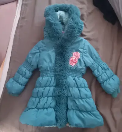 Abrigo infantil verde con capucha talla 3 marca Li - miniatura 1