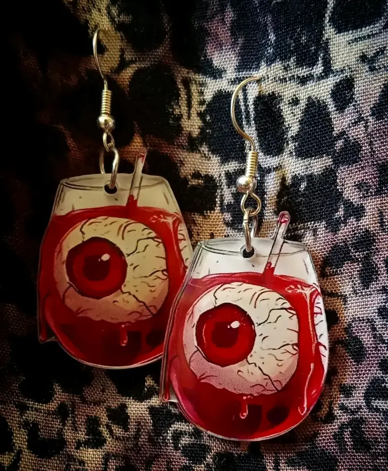 Aros con diseño de ojo sangriento