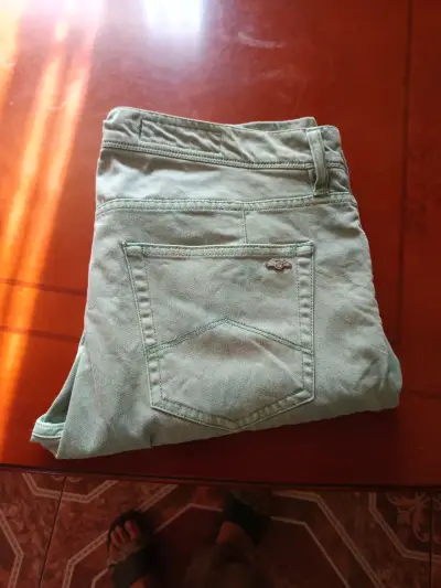 Jeans verde oliva de hombre - miniatura 1