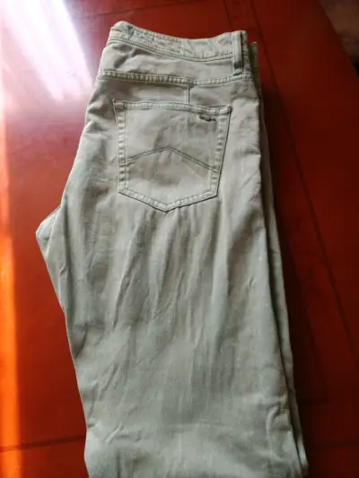 Jeans verde oliva de hombre - miniatura 2
