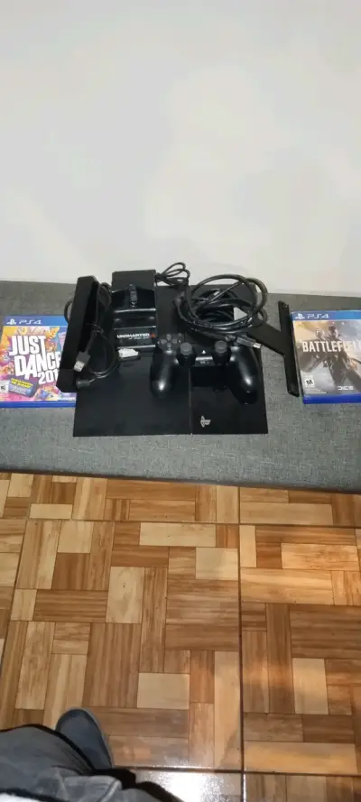 Consola PS4 con accesorios y juegos - miniatura 1