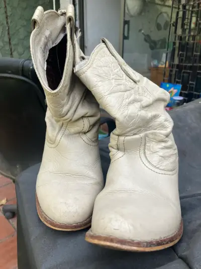 Botas cortas blancos usados - miniatura 1