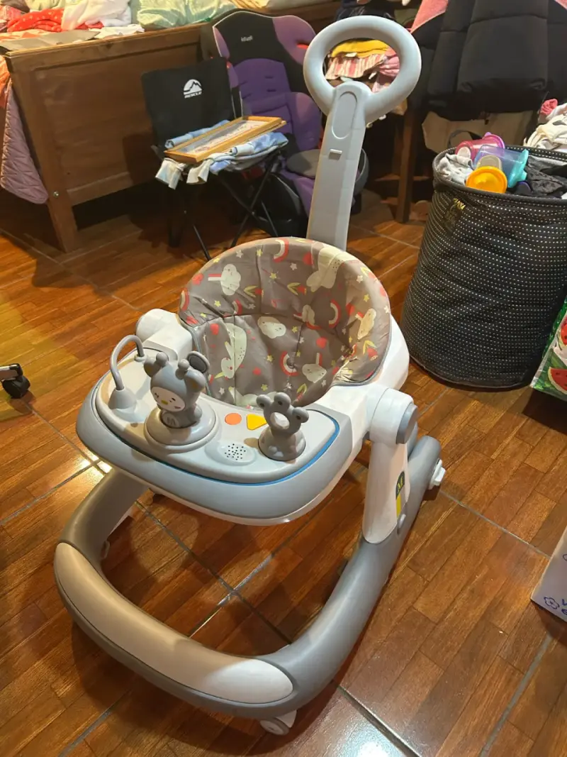 Andador gris para bebé - 3