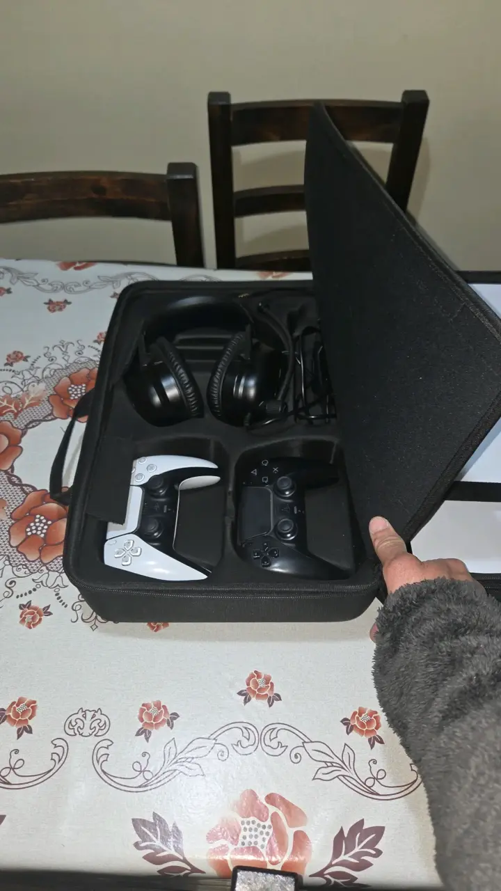 PlayStation 5 - 5