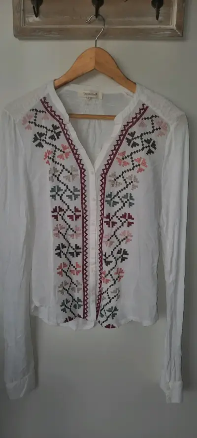 Blusa bordada blanca - miniatura 1