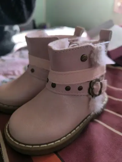 Botas rosadas de invierno - miniatura 1