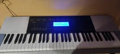 Teclado electrónico Casio - miniatura 3