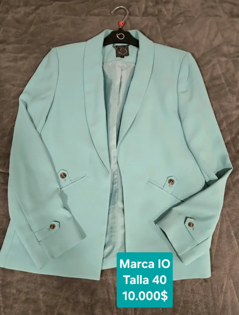 Blazer celeste marca IO