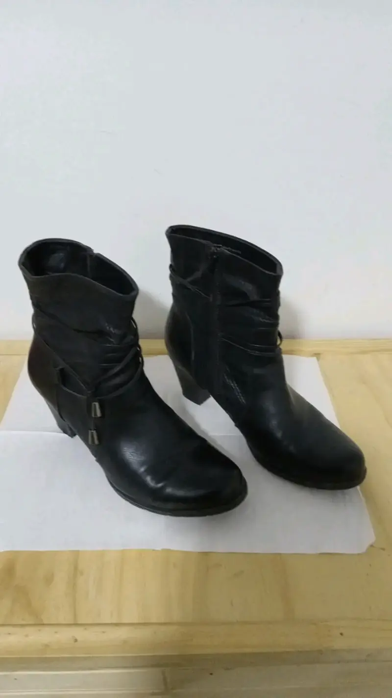 Botines negros de cuero - 1