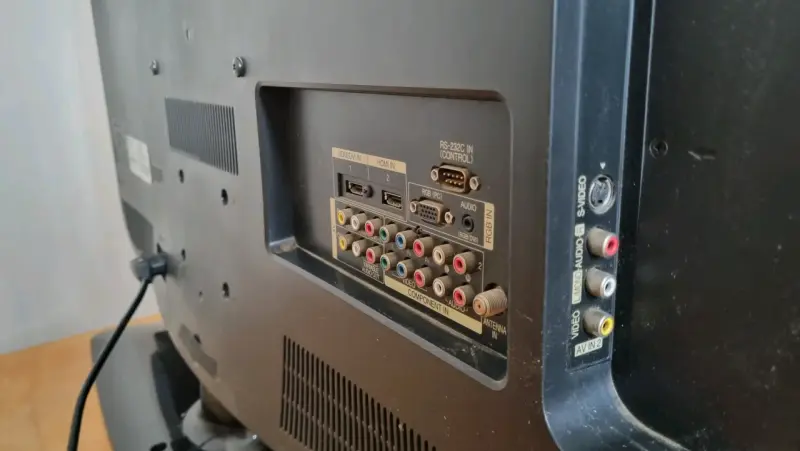 Televisor LG pantalla plana - 4
