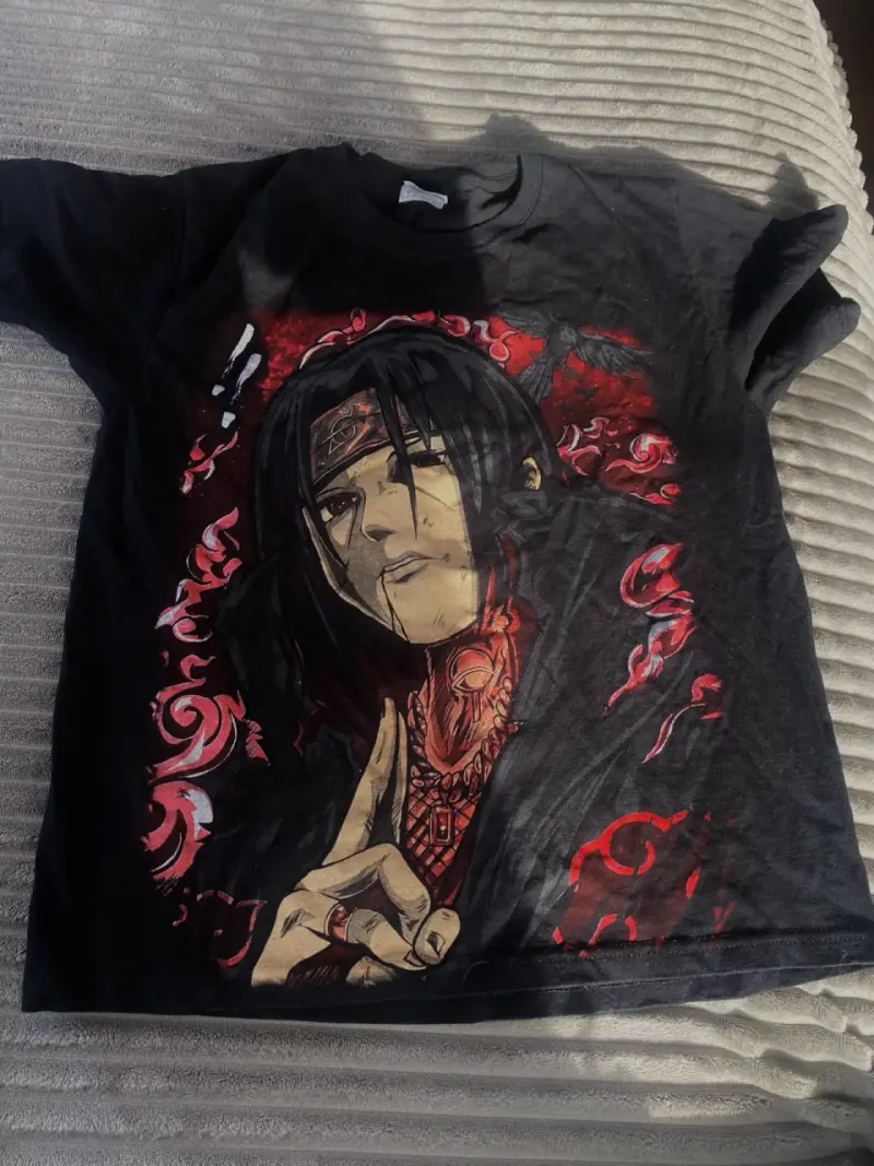 Polera negra diseño anime - 1