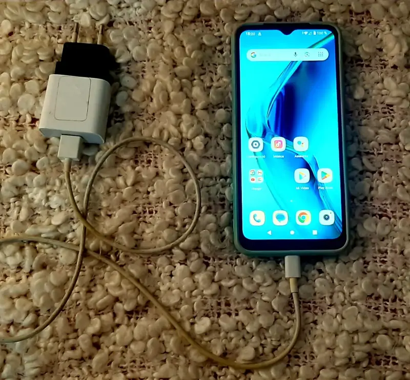 Smartphone con cargador incluido Redmi A1